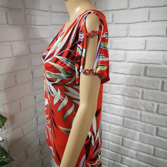 Cable & Gauge Ladies Size Small Red with Leaf Pattern Round Neck Top - Picture 4 of 9